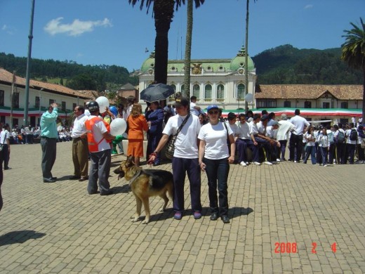 Esta fotografía se tomó el 4 de Febrero de 2008 en el Parque principal de Zipaquirá en la marcha de protesta contra las FARC